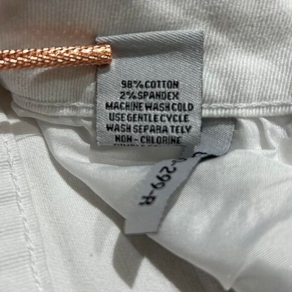 Gogo Jeans Graffitti Shorts - Picture 6 of 8